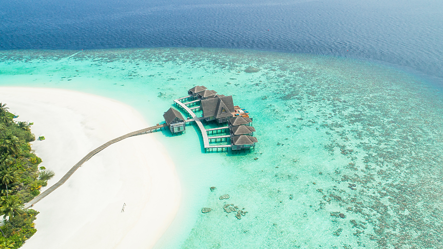 Малдивите имат общо 26 атола и 1190 острова, от които почти 200 са населени, а 110 се използват само за туристически цели.