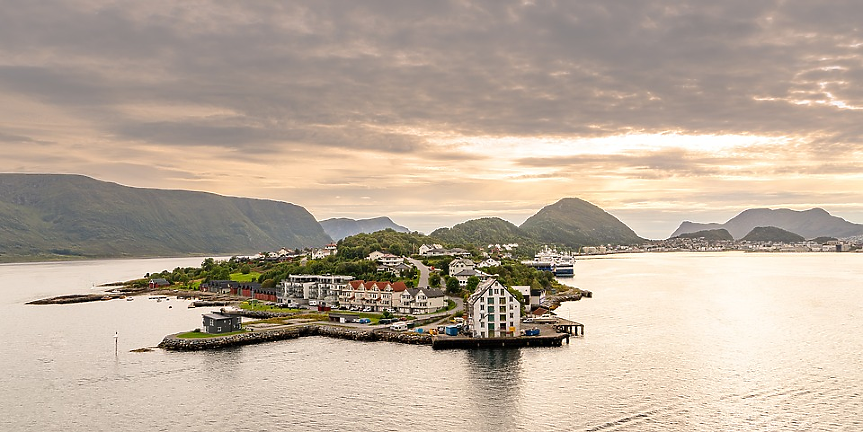 Норвегия е известна по целия свят със своите назъбени планини и зашеметяващи фиорди, но никой не знае със сигурност колко дълга е бреговата й ивица. Измерването й е невъзможно заради голямото й фрагментиране.