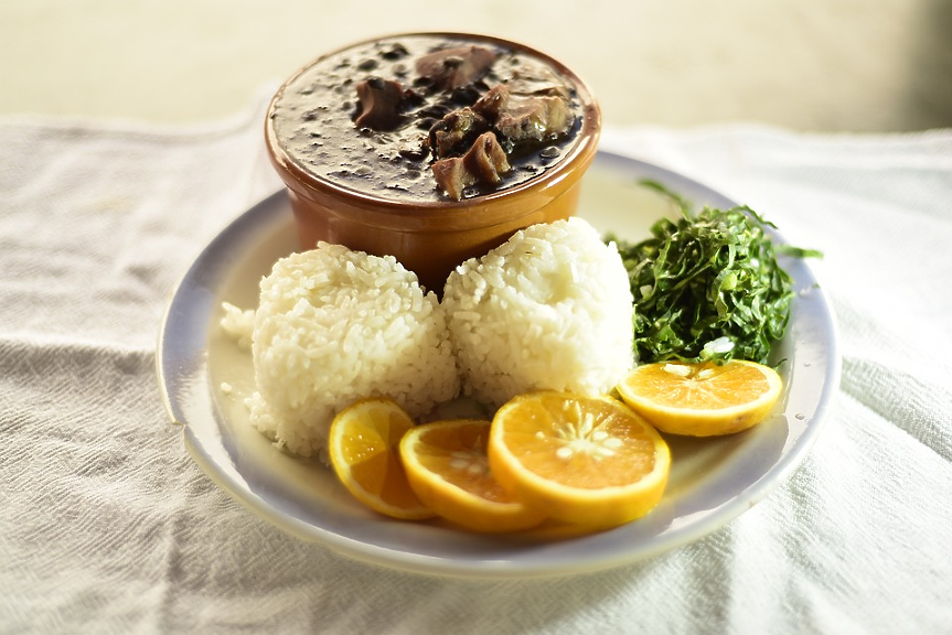 Националното ястие на Бразилия е фейхоада, представляващо яхния от черен боб със сушено, осолено и пушено месо.