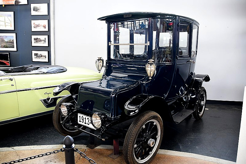 Електрическите превозни средства от края на 19-и и началото на 20-и век имали редица предимства пред своите бензинови конкуренти
