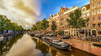 Амстердам - градът на каналите, кафенетата и лалетата 