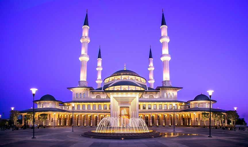 Анкара, а не Истанбул, е столицата на Турция. Истанбул е най-големият град в страната, но Анкара е важен търговски и културен център през цялата история на страната.