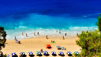 121% ръст на туристите в Гърция от януари до август