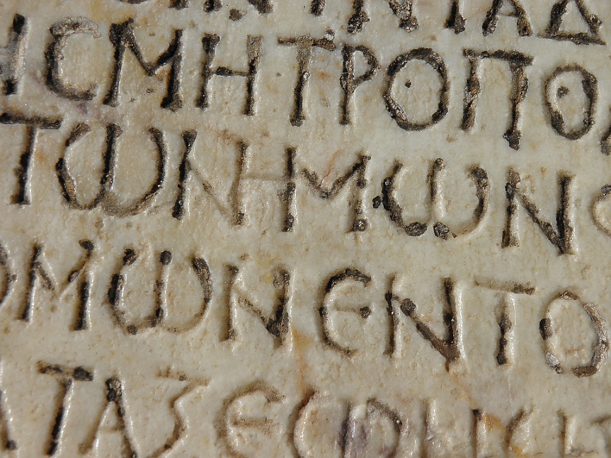 Гръцкият е един от най-старите говорими езици на континента, тъй като се говори повече от 3000 години. Древногръцката азбука пък е най-старият писмен език, който все още се използва.