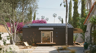 Новата компания на съосновател на Airbnb строи малки жилища в дворовете на хората