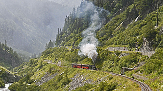 Защо Швейцария построи влак с дължина 2 км?