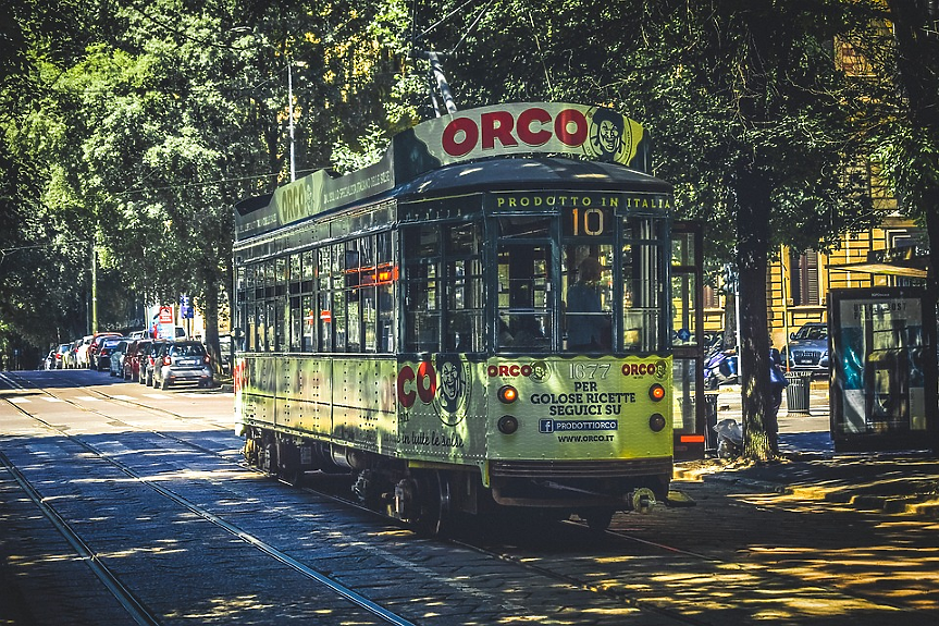 Трамвайната мрежа на Милано е най-развитата в Европа. Градът има 17 трамвайни линии, простиращи се на 181 км. Това е шестата по големина трамвайна мрежа в целия свят.
