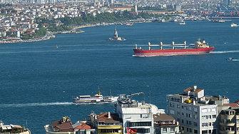Опашка от танкери на Босфора заради новите санкции върху руския петрол