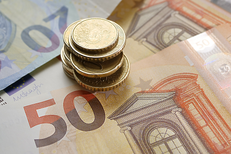 01.01.1998 г.: Официално се появява европейската единна валута евро