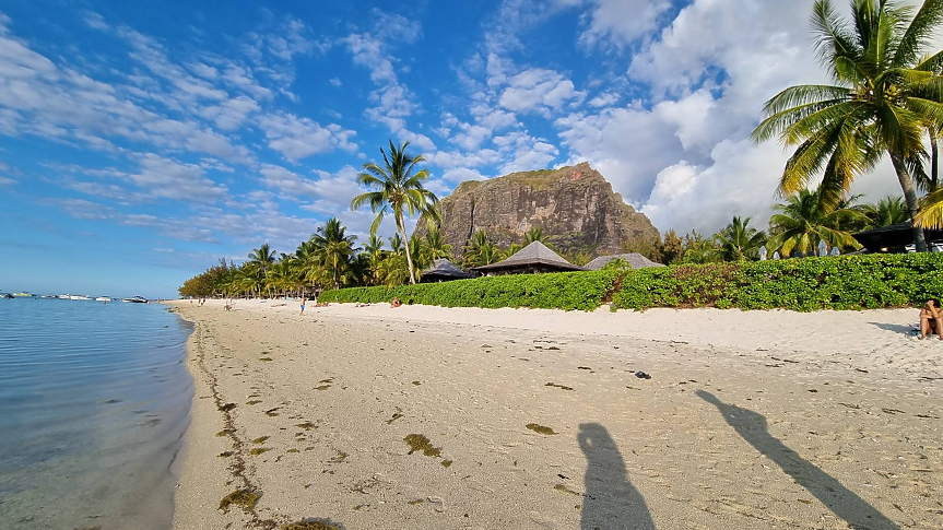 Мавриций е островът, за който всички са чували, но Република Мавриций включва още островите Родригес, Агалега и Св. Брандън, както и две спорни територии.