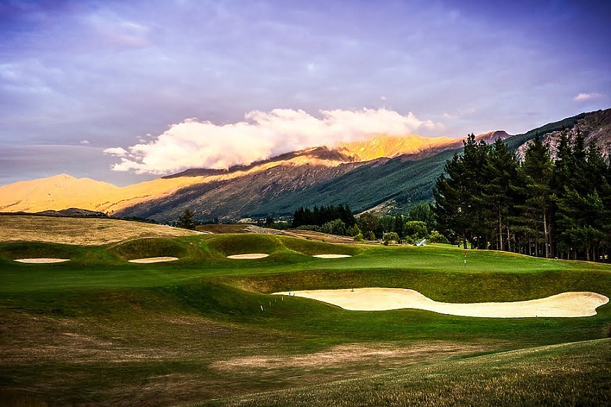 Със своите над 400 голф игрища, Нова Зеландия има най-много голф игрища на глава от населението в света.