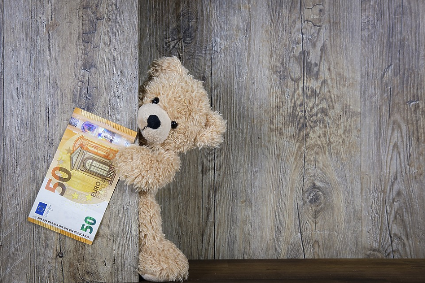 Коледните бонуси у нас 200 лв., в Германия - 2700 евро