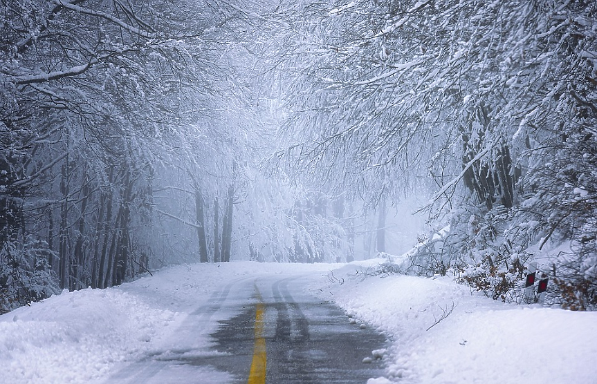 Как да шофирате безопасно при снежни условия?
