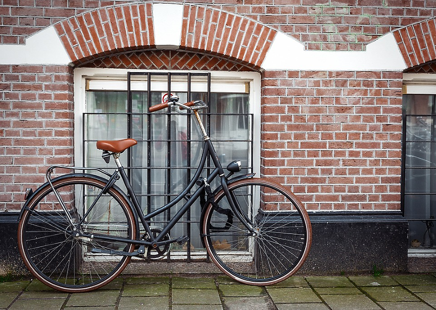 В Амстердам откриха подводен паркинг за велосипеди