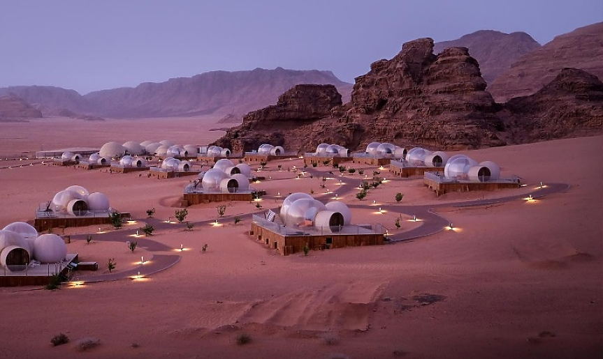 Бутикови бункери, древни пещери и балони в пустинята: Това са най-потайните хотели на планетата