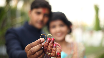 Сезонът на сватбите в Индия е в разгара си, но за мнозина по-малко вече означава повече 