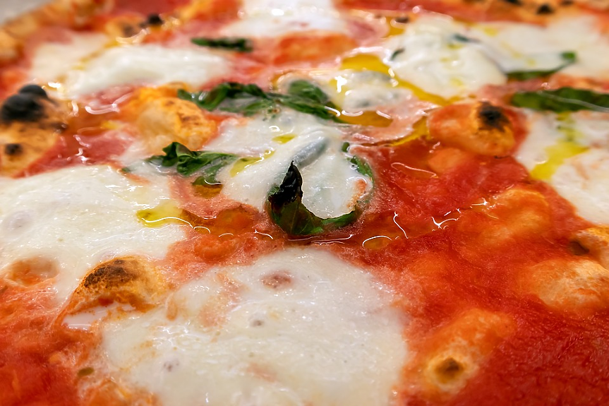 С $21 в джоба: Британски инфлуенсър отскочи до Италия за пица 