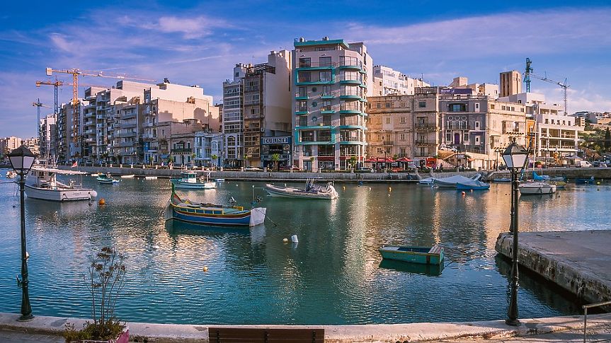 Малта е едно от най-бомбардираните места по време на Втората световна война. В периода 1940-1942 г. има над 3300 въздушни нападения. В един момент страната е бомбардирана в продължение на 154 последователни дни и нощи. 