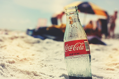 12.03.1894 г.: Започва продажба на Coca-Cola в бутилки