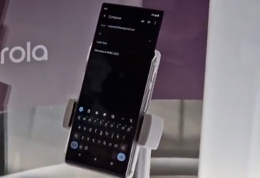 Motorola представи смартфон с разтягащ се екран
