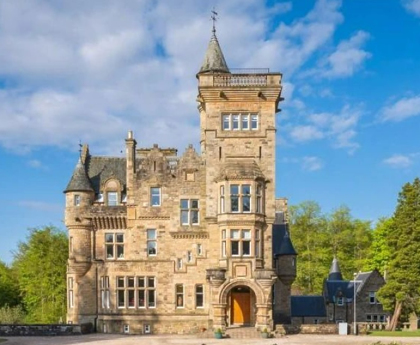 Десет невероятни замъка, които можете да наемете през Airbnb