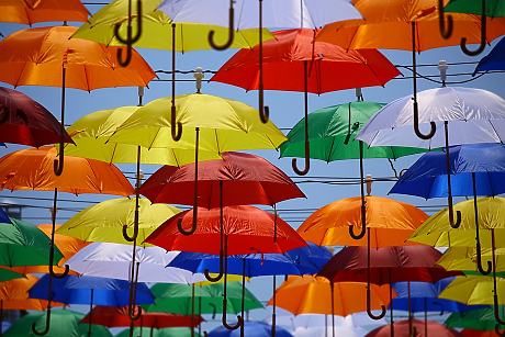 04.05.1715 г.: Произведен е първият сгъваем чадър