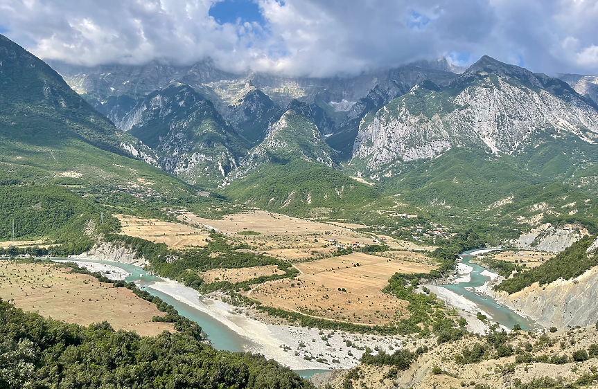 Как се стига до една от последните диви реки в Европа?