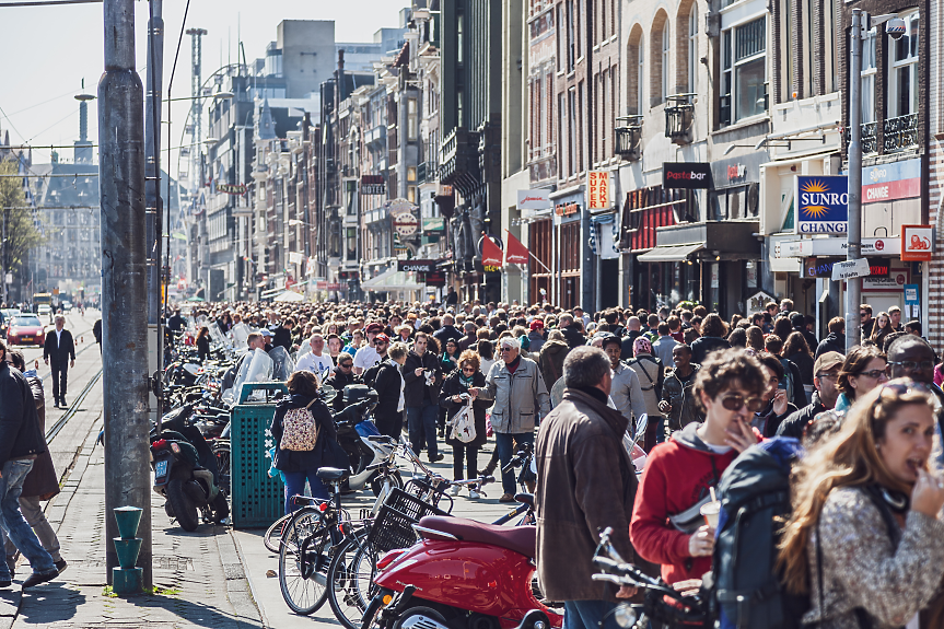 Амстердам иска една конкретна група туристи да стои далеч от града