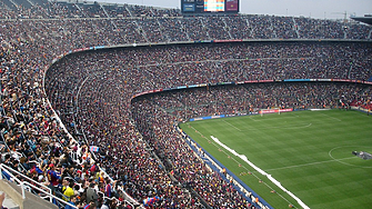 Барселона моли играчите за намаляване на заплатите, за да върне Меси 