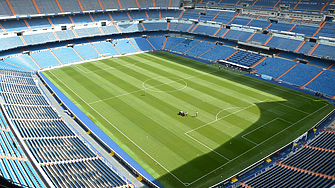 Реал Мадрид сменя тревата на Сантяго Бернабеу за пети път този сезон