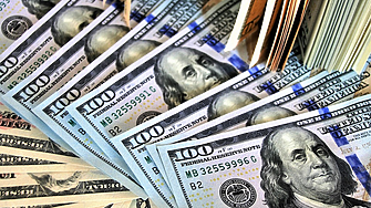 Призивите за дистанциране от щатската валута се засилват, но доларът остава цар