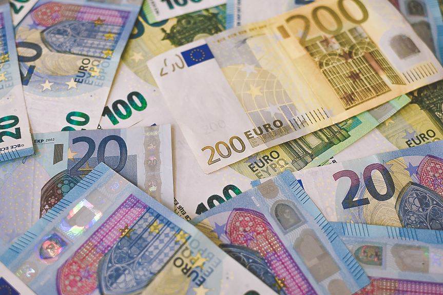 Колко пари върнаха у дома българските емигранти през януари?