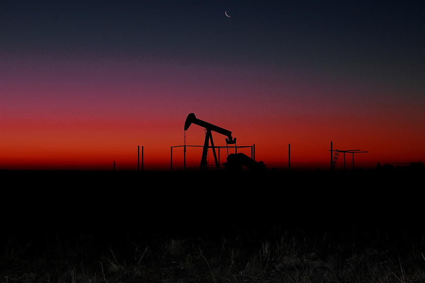 Петролът продължава да поевтинява в очакване на глобална рецесия