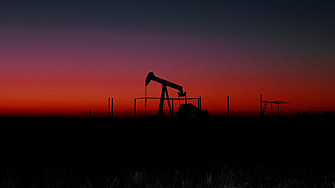 Петролът продължава да поевтинява в очакване на глобална рецесия