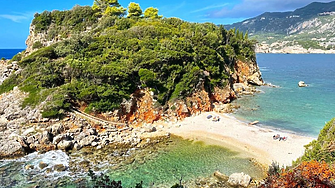 Тайни плажове, мистериозни манастири и вълшебни лагуни: Най-добрите места за посещение в непокътната Гърция
