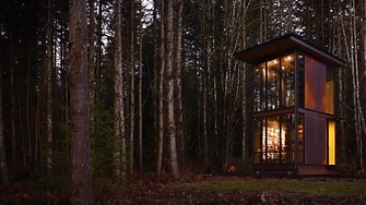 Невероятният офис на релси, който се движи между къща и гора