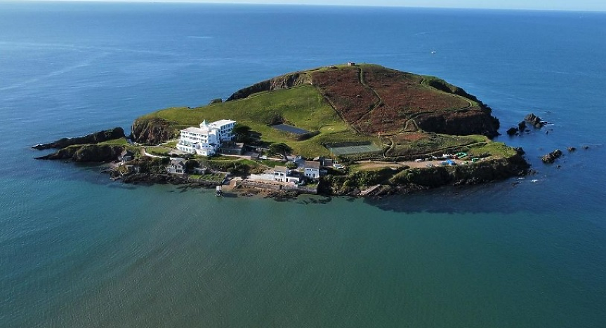 Английски остров, вдъхновил Агата Кристи, се продава за 19 млн. долара