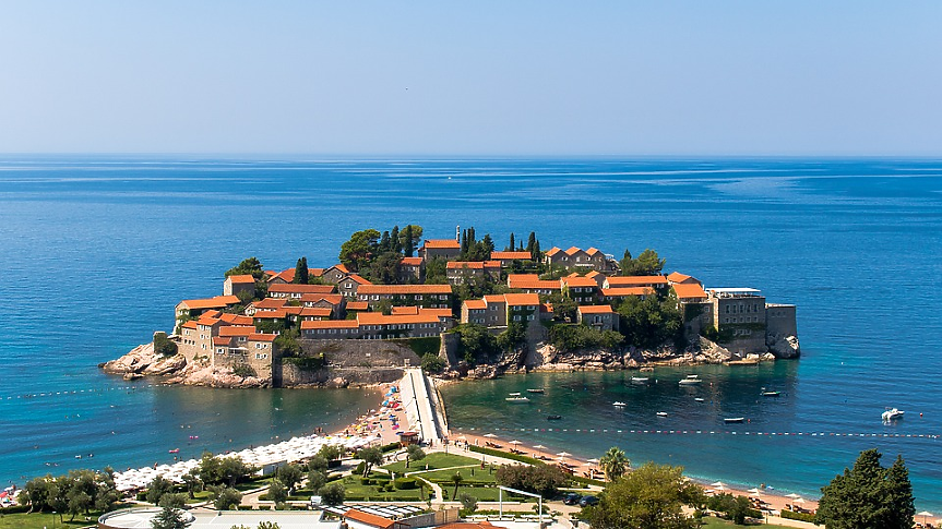 Средновековни градове и лъскави яхтени пристанища: Това е Черна гора