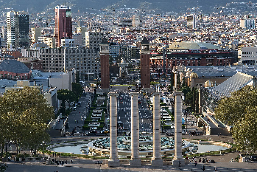 Магазин в Барселона въведе такса от €5 за туристи, правещи си селфи вместо да пазаруват