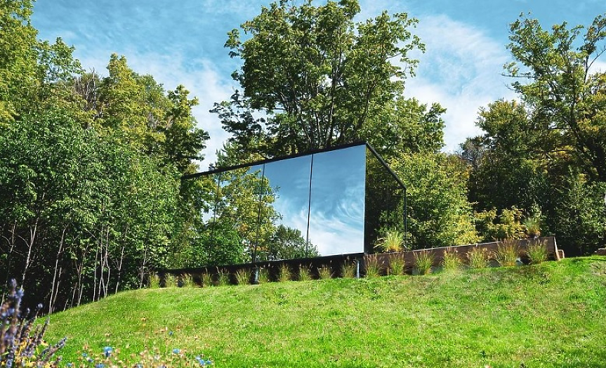 Airbnb предлага: Невероятна стъклена къща с площ 18 квадрата
