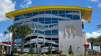 Най-големият McDonald's в света, в който можете да поръчате пица и пържола