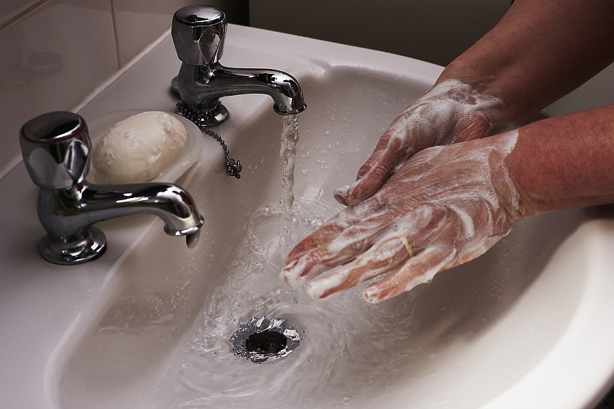 Историята на Игнац Земелвайс: Лекарят, измислил миенето на ръце