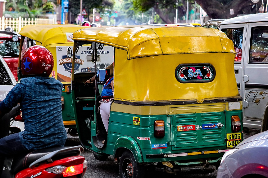 Нов скутер на 90 секунди: Елреволюцията в Индия започна 
