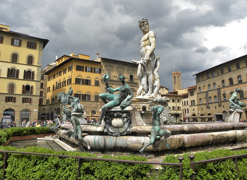 Турист повреди прочут фонтан във Флоренция, искал да си направи снимка