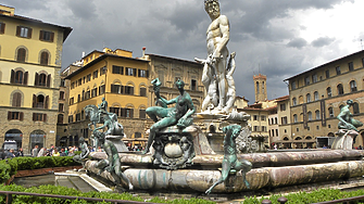 Турист повреди прочут фонтан във Флоренция, искал да си направи снимка