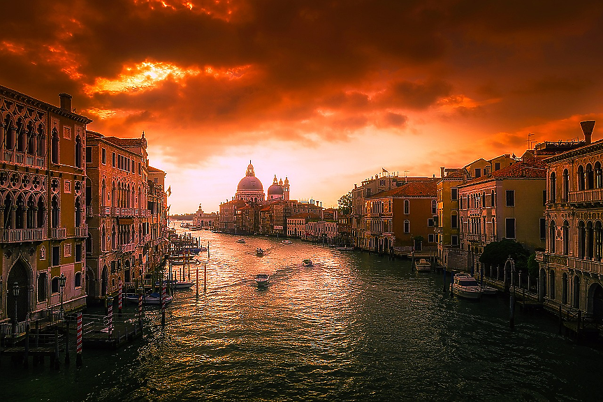 Пет евро вход: От кога Венеция ще таксува туристите?