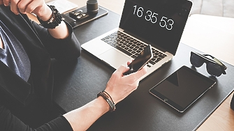 Как работодателите следят работещите вкъщи служители?