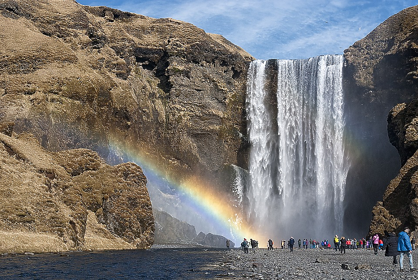 Исландия въвежда туристическа такса, за да защити природата си 