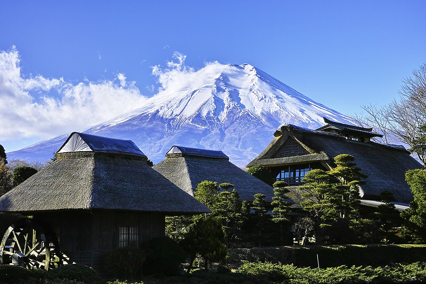 Как най-високият връх в Япония стана жертва на свръхтуризма?