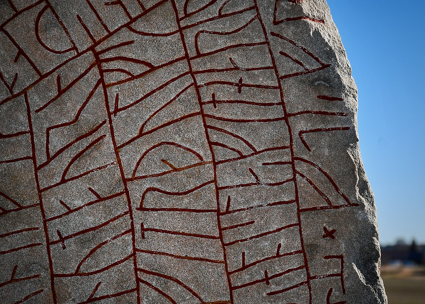 Име, открито върху викингски камъни, разкрива мистериозна кралица